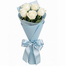 Букет 5 Белых роз Проуд в Лаишево