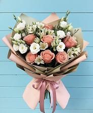 Букет цветов из:  Розы, Альстромерии и Лизиантусы в Лаишево
