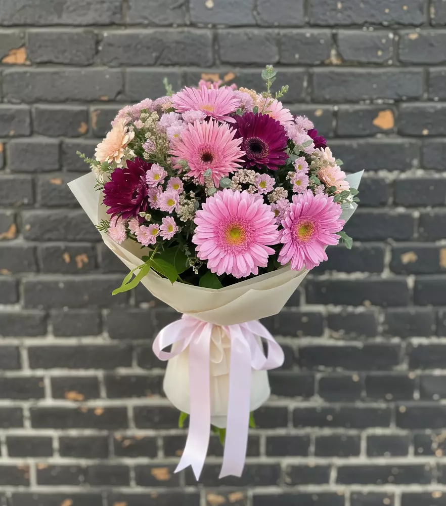 Букет цветов из: Герберы и Хризантемы в Лаишево
