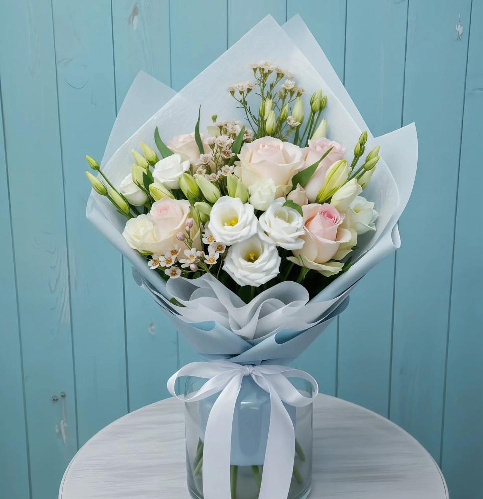 Букет цветов из: Розы и Лизиантусы в Лаишево