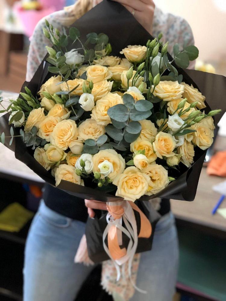 Букет цветов из: Розы и Лизиантусы в Лаишево