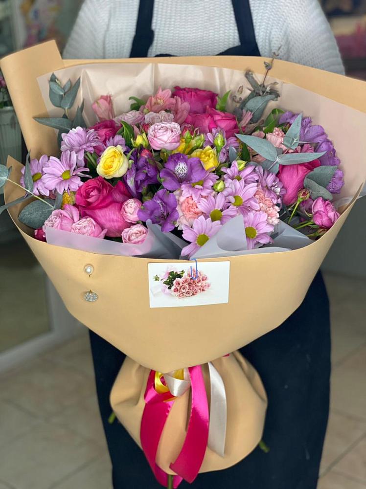 Букет цветов из: Хризантемы, Гвоздики и Альстромерии в Лаишево