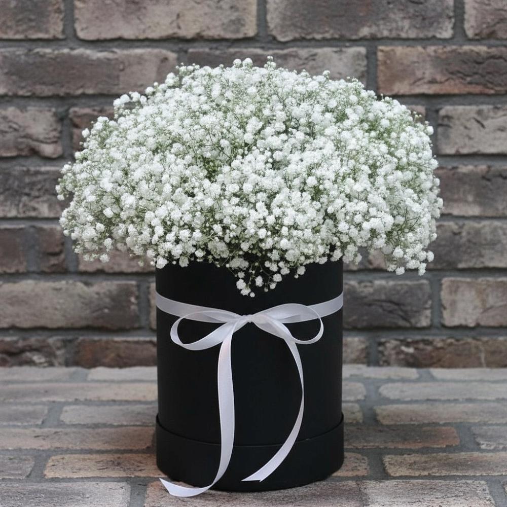 Цветочная композиция из Гипсофила в шляпной коробке в Лаишево