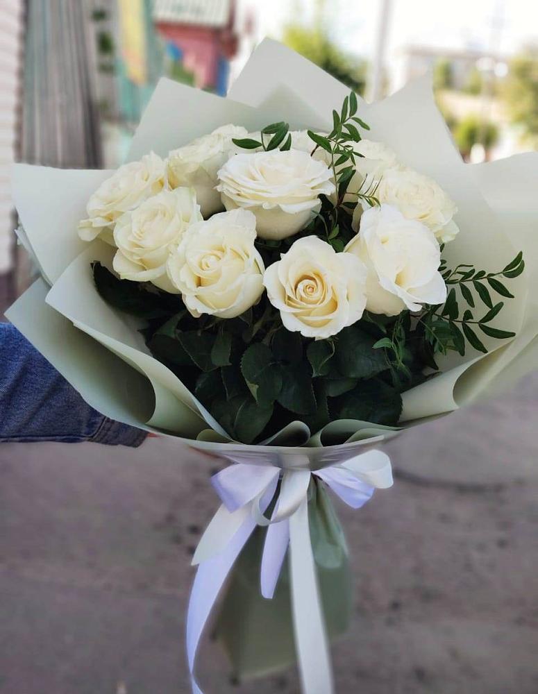 Букет Белые розы Проуд в Лаишево