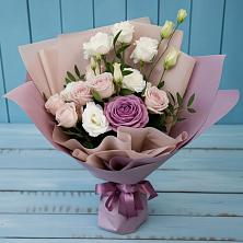 Букет цветов из:  Розы и Лизиантусы в Лаишево