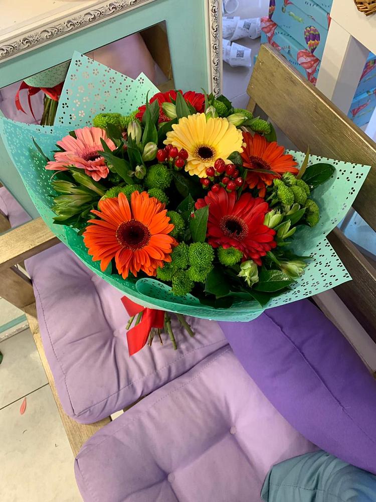 Букет цветов из: Герберы, Хризантемы и Альстромерии в Лаишево