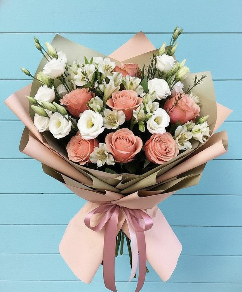 Букет цветов из: Розы, Альстромерии и Лизиантусы в Лаишево