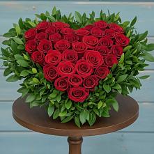 Цветочная композиция из Розы в виде сердца в Лаишево