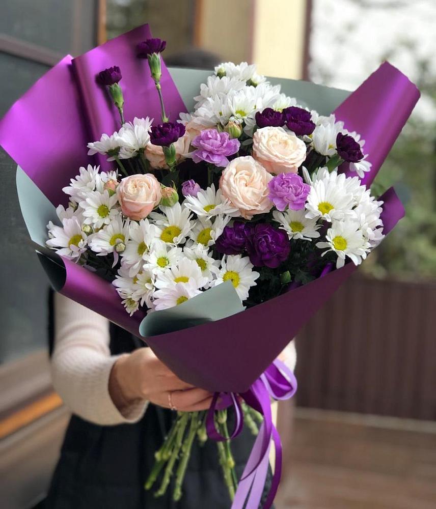Букет цветов из: Хризантемы, Гвоздики и Розы в Лаишево