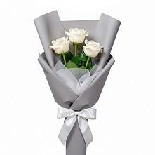 Букет 3 белые розы в Лаишево