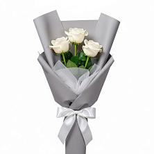 Букет 3 белые розы в Лаишево