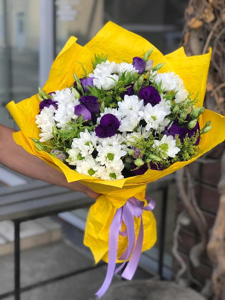Букет цветов из: Ирисы, Хризантемы и Ромашки в Лаишево
