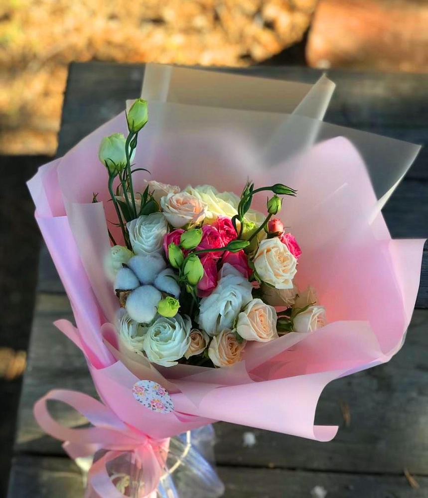 Букет цветов из: Розы и Лизиантусы в Лаишево