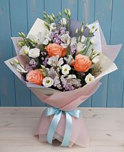 Букет цветов из:  Лизиантусы, Розы, Альстромерии и Гипсофила в Лаишево