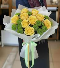 Букет цветов из:  Хризантемы и Розы в Лаишево