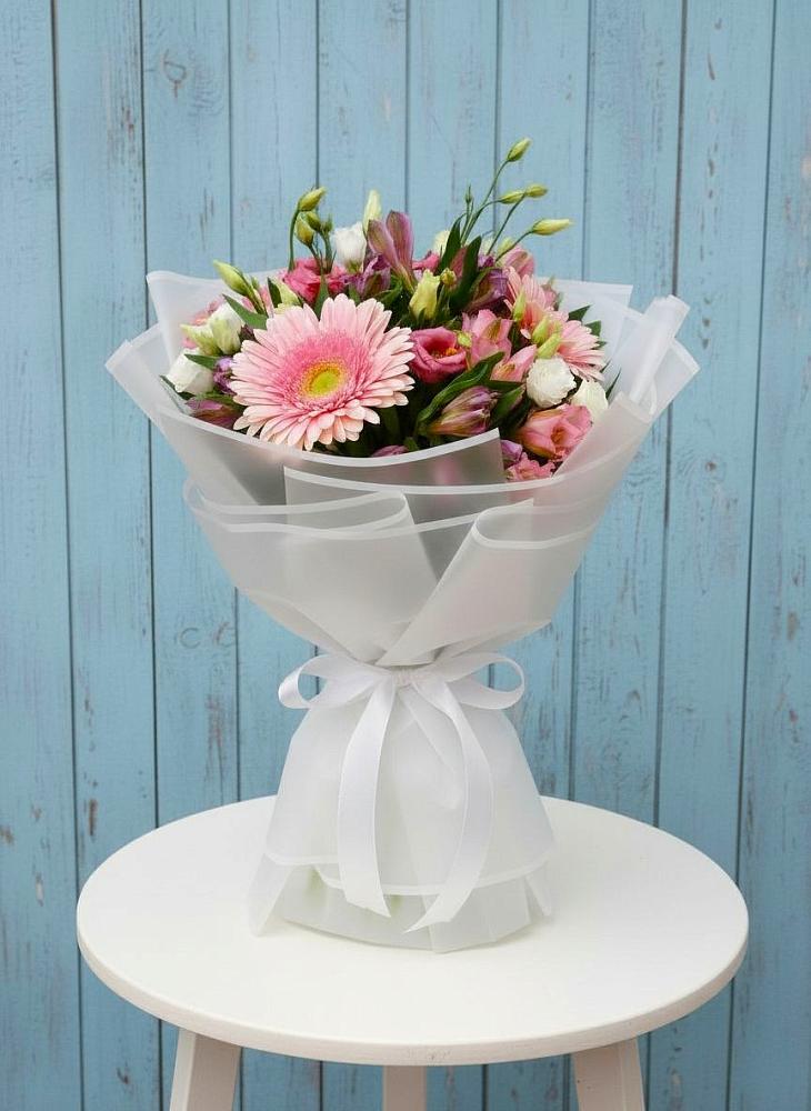 Букет цветов из: Герберы, Альстромерии и Лизиантусы в Лаишево