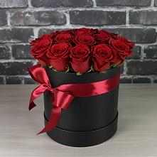 Цветочная композиция из Розы в шляпной коробке в Лаишево