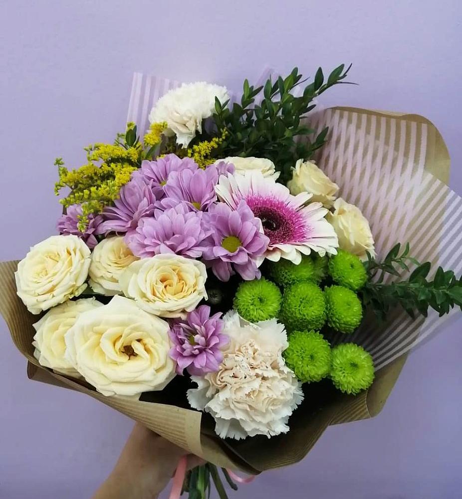 Букет цветов из: Хризантемы, Розы, Гвоздики и Герберы в Лаишево