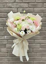 Букет цветов из:  Гвоздики, Розы, Лизиантусы и Хризантемы в Лаишево