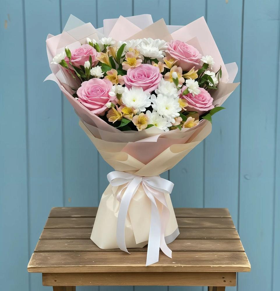 Букет цветов из: Гвоздики, Орхидеи и Розы в Лаишево