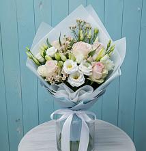 Букет цветов из:  Розы и Лизиантусы в Лаишево