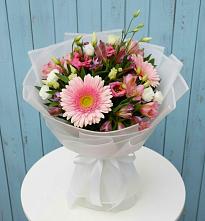 Букет цветов из:  Герберы, Альстромерии и Лизиантусы #REPLACE_PRED# Лаишево