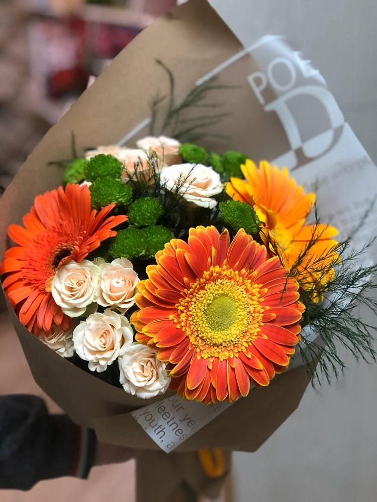 Букет цветов из: Герберы, Хризантемы и Розы в Лаишево