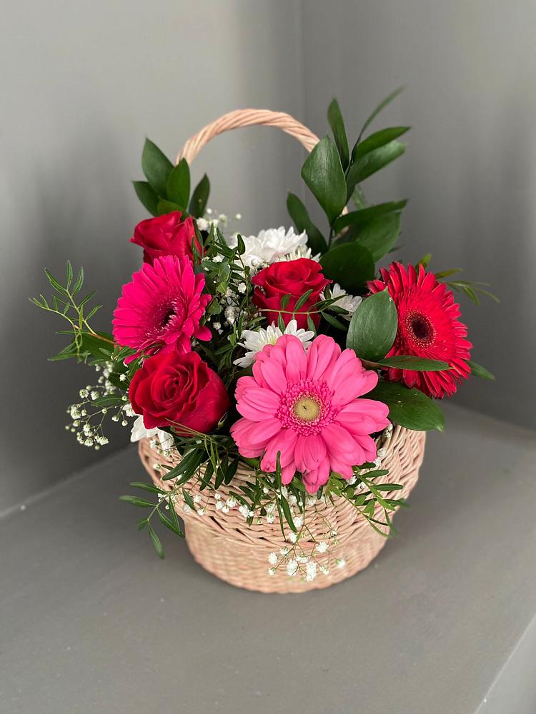 Цветочная композиция из Розы, Хризантемы и Герберы в корзине в Лаишево