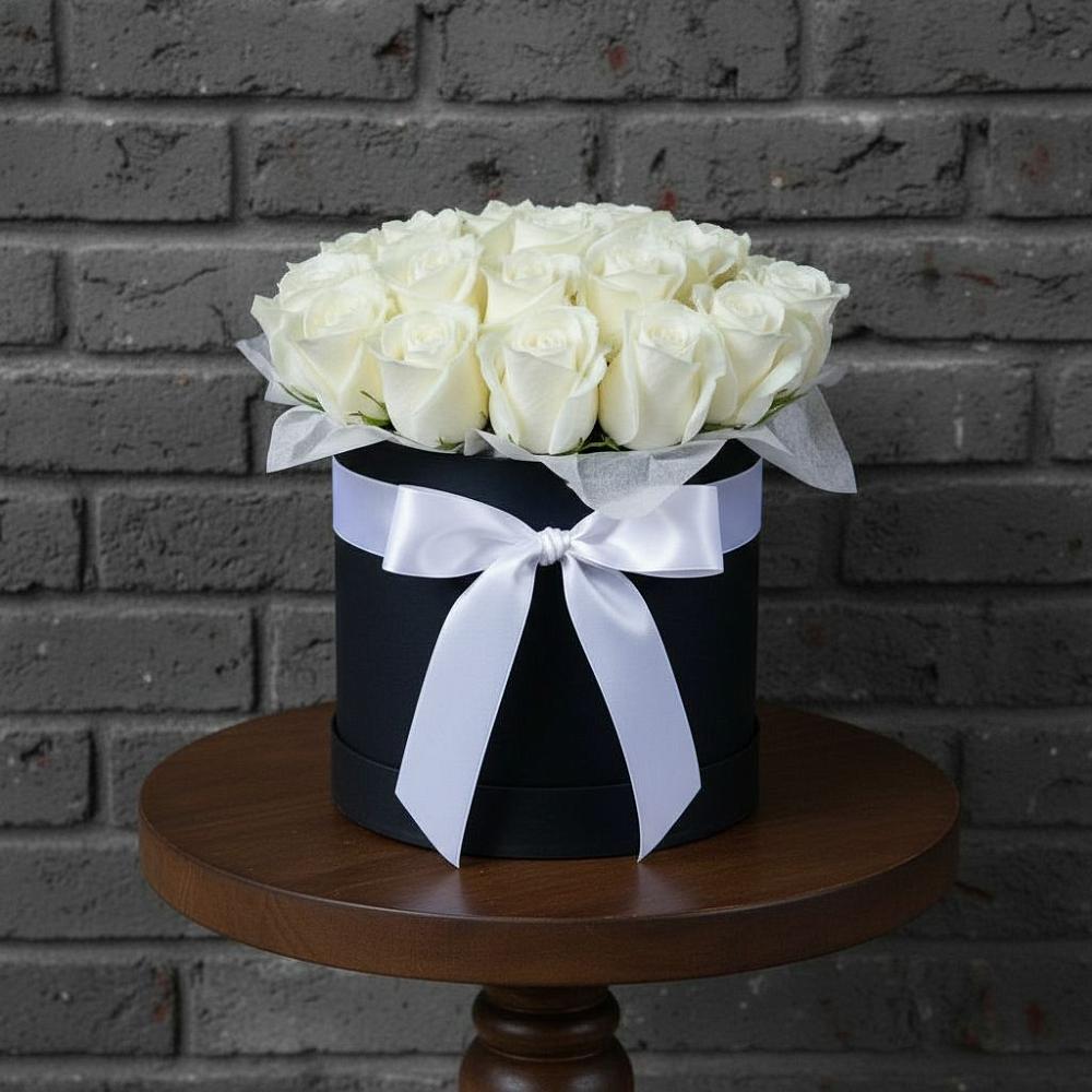 Цветочная композиция из Розы в шляпной коробке в Лаишево