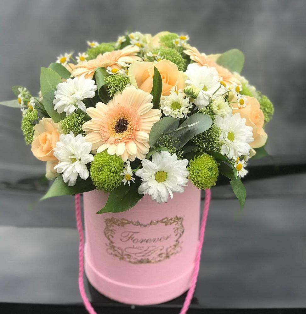 Цветочная композиция из Розы, Герберы и Хризантемы в шляпной коробке в Лаишево