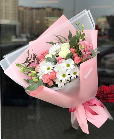 Букет цветов из: Розы, Лизиантусы и Хризантемы в Лаишево