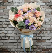 Букет цветов из:  Розы, Лизиантусы и Гвоздики в Лаишево
