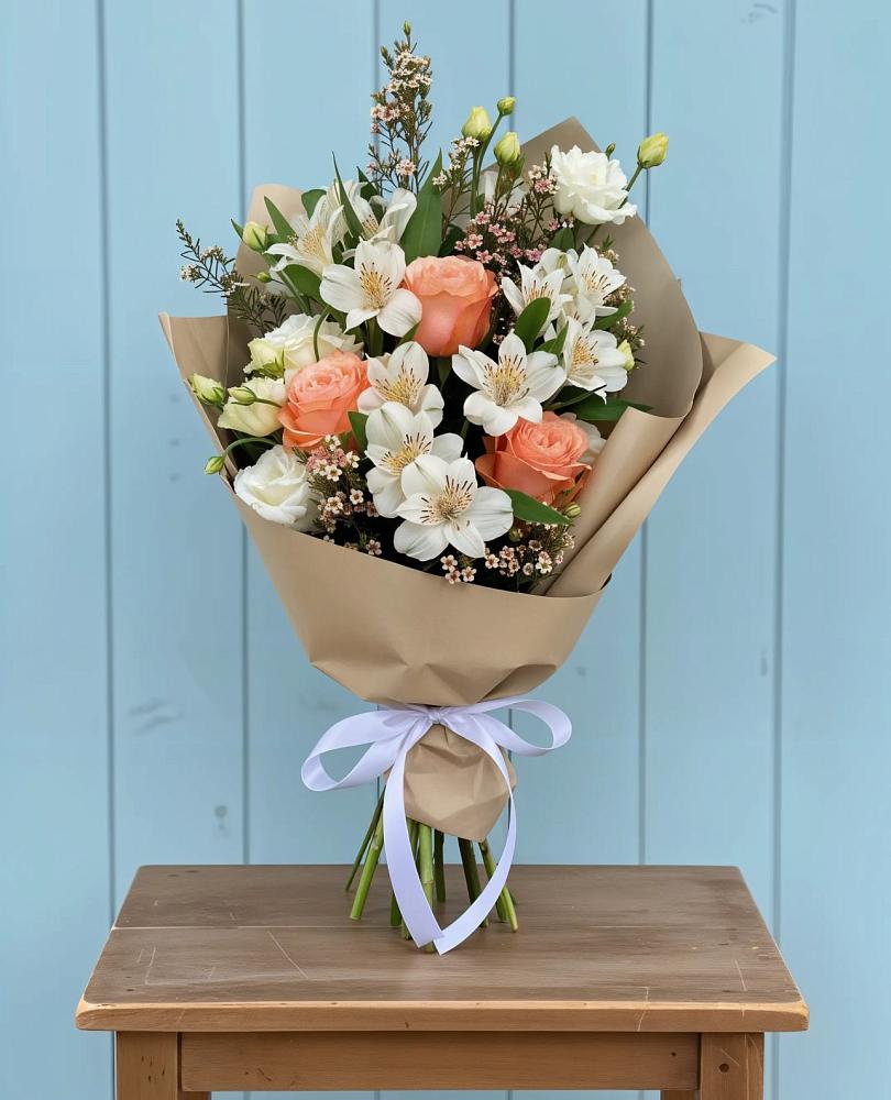 Букет цветов из: Альстромерии, Лизиантусы, Розы и Хризантемы в Лаишево