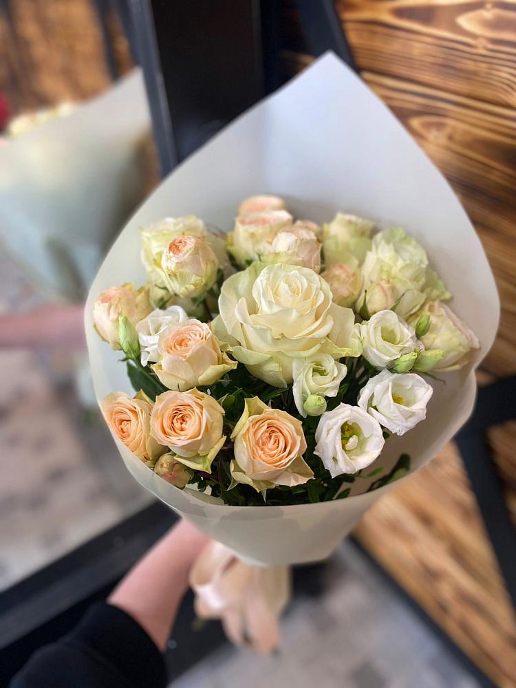 Букет цветов из: Розы и Лизиантусы в Лаишево