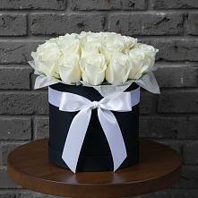 Цветочная композиция из Розы в шляпной коробке в Лаишево