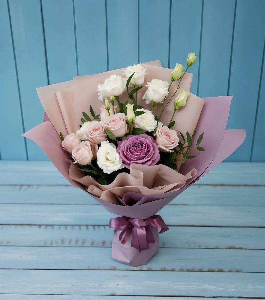 Букет цветов из: Розы и Лизиантусы в Лаишево